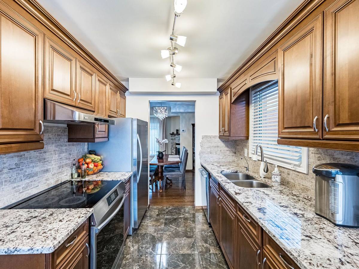 2036 Chrisdon RD, Burlington, ON L7M 3W8