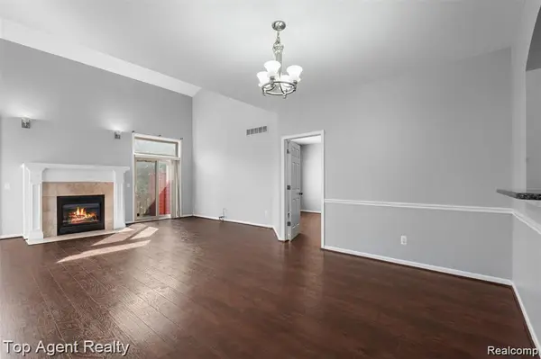 1066 Lorenzo CT, Troy, MI 48085