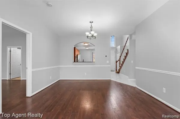 1066 Lorenzo CT, Troy, MI 48085