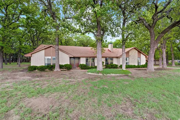 460 J E Woody Road, Springtown, TX 76082