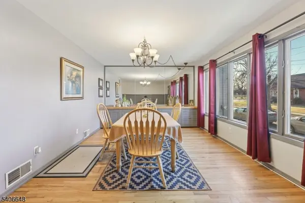 933 Mccandless Pl, Linden City, NJ 07036