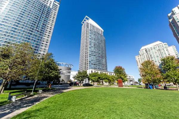 38 Lee Centre DR #2303, Toronto E09, ON M1H 3J7