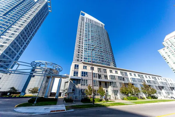 38 Lee Centre DR #2303, Toronto E09, ON M1H 3J7