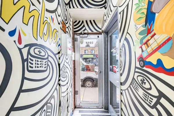 2848 Dufferin ST, Toronto W04, ON M6B 3S3