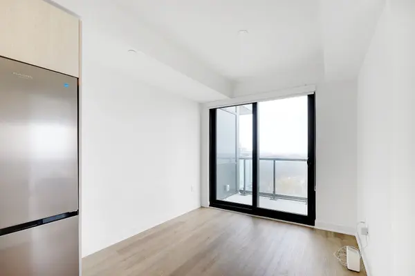 86 Dundas ST E #1015, Mississauga, ON L5A 1W4