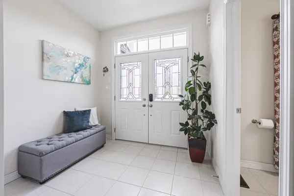 11 Weathering Heights DR, Hamilton, ON L8J 0E6