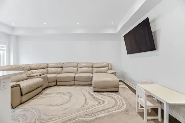 21 Madonna DR #8, Hamilton, ON L9B 0H1