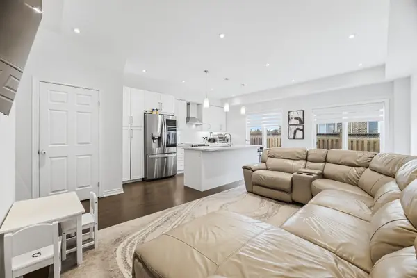 21 Madonna DR #8, Hamilton, ON L9B 0H1