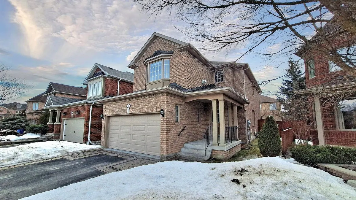 62 Macedonia CT, Newmarket, ON L3X 2W8