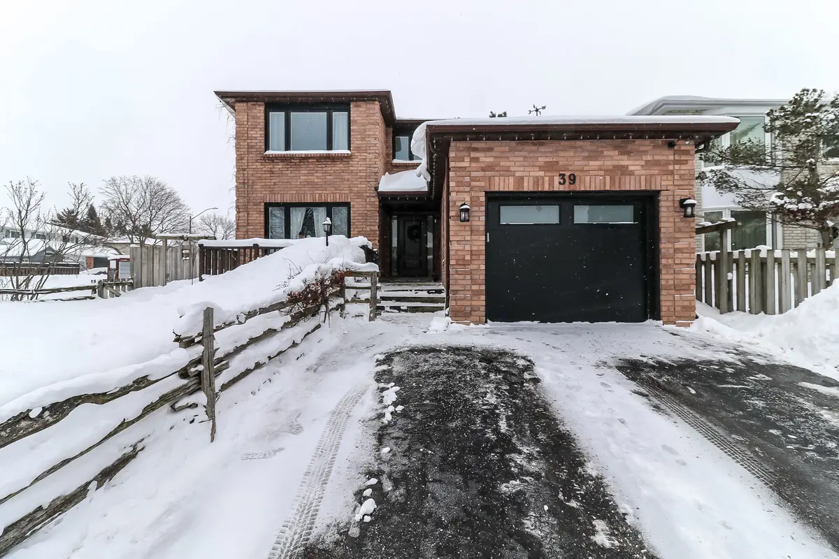 39 Cardinal ST, Barrie, ON L4M 6C9