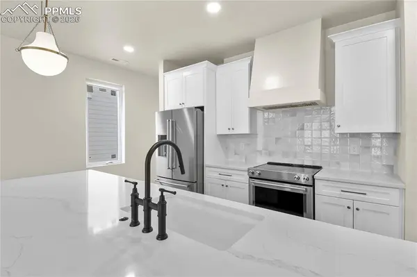 25 Noyer CT, Colorado Springs, CO 80906