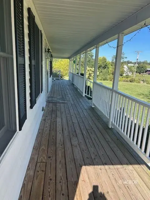 17777 Mush Run Rd, Athens, OH 45701