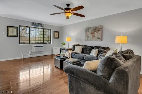 2 Foxwood Dr #E, Morris Plains Boro, NJ 07950