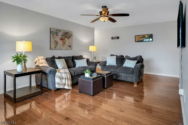 2 Foxwood Dr #E, Morris Plains Boro, NJ 07950