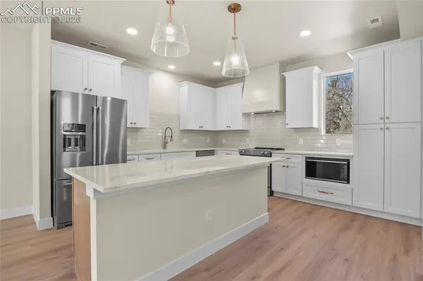 7 Noyer CT, Colorado Springs, CO 80906