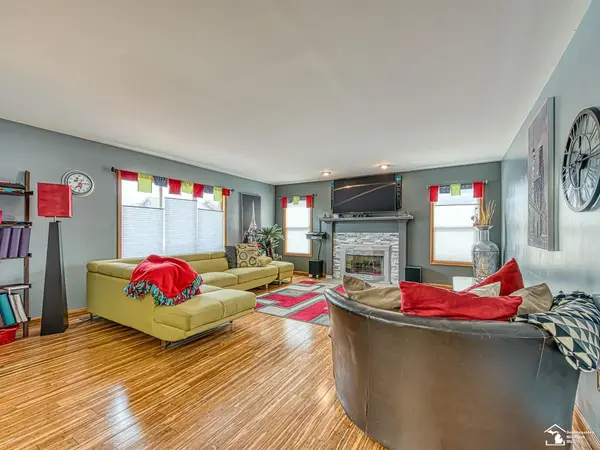 20087 Herzog DR, Rockwood, MI 48173