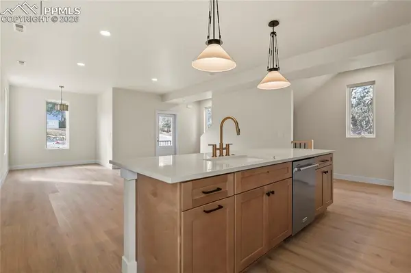 31 Noyer CT, Colorado Springs, CO 80906