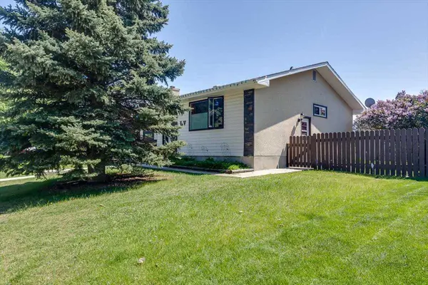 55 HORN CRES, Red Deer, AB T4N 5Y8