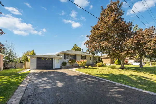 14 Ferguson AVE, Whitby, ON L1M 1A6