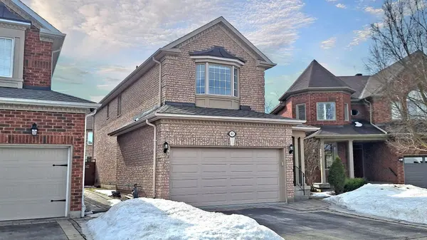 62 Macedonia CT, Newmarket, ON L3X 2W8