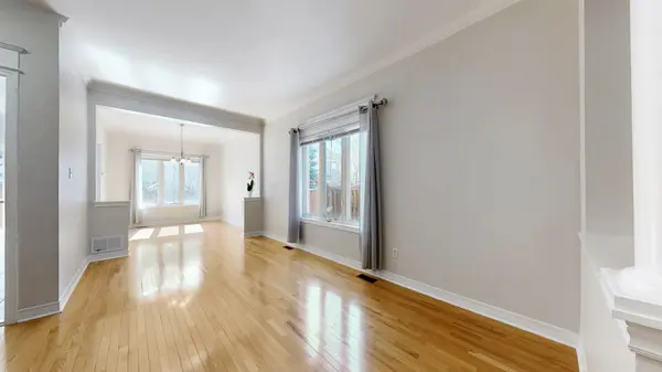 62 Macedonia CT, Newmarket, ON L3X 2W8