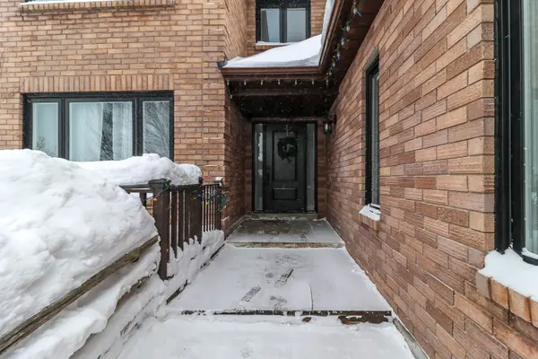 39 Cardinal ST, Barrie, ON L4M 6C9