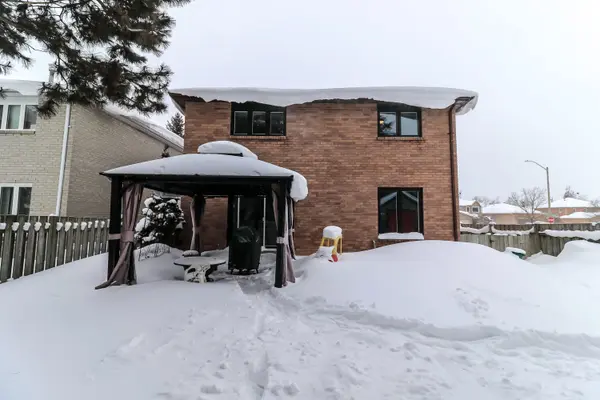 39 Cardinal ST, Barrie, ON L4M 6C9