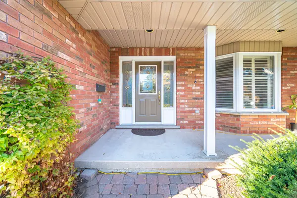 327 Cavendish DR, Hamilton, ON L9G 3Z1