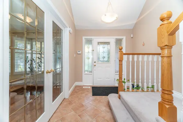 327 Cavendish DR, Hamilton, ON L9G 3Z1