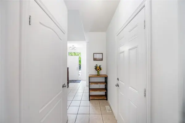 10 Liddycoat LN #4, Hamilton, ON L9G 0A7