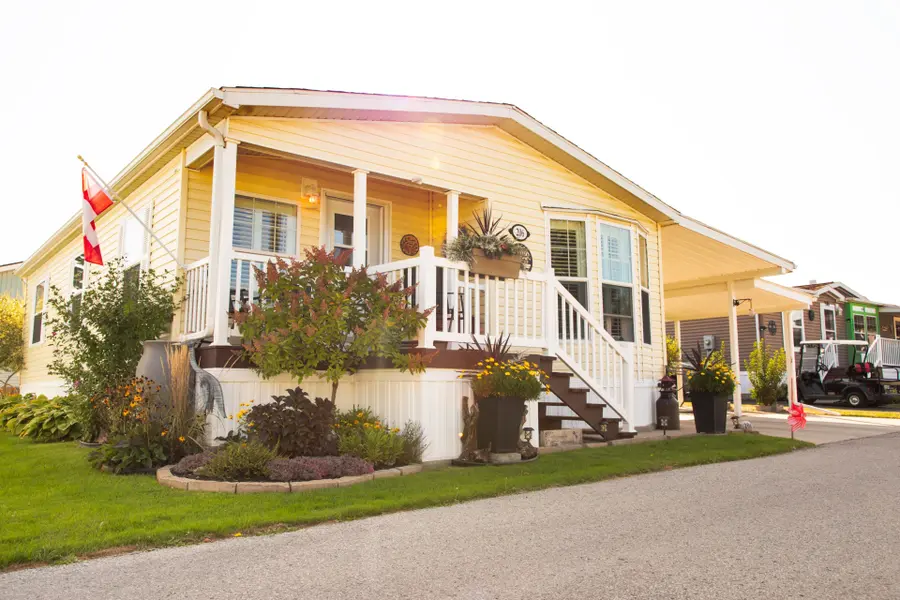 3033 TOWNLINE RD #206, Fort Erie, ON L0S 1S0