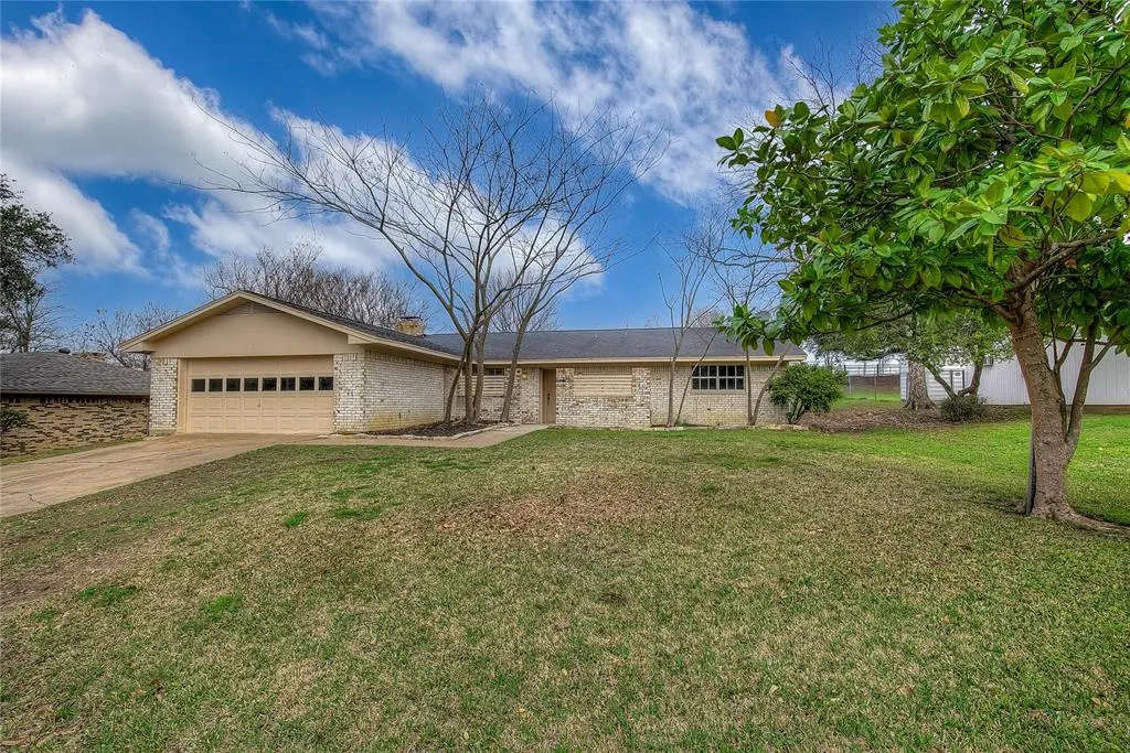1218 Northwood Drive, Commerce, TX 75428