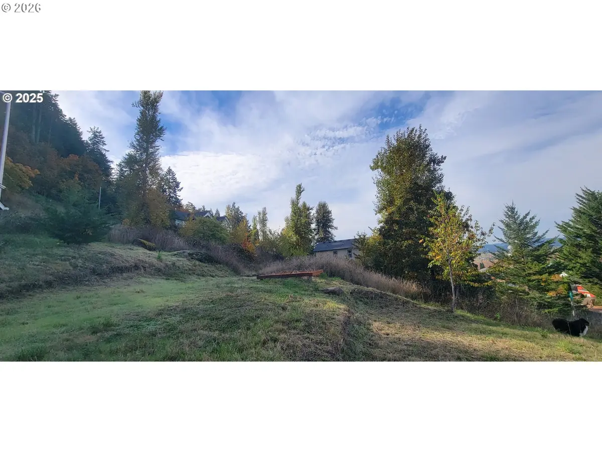 1 Queens AVE, Creswell, OR 97426