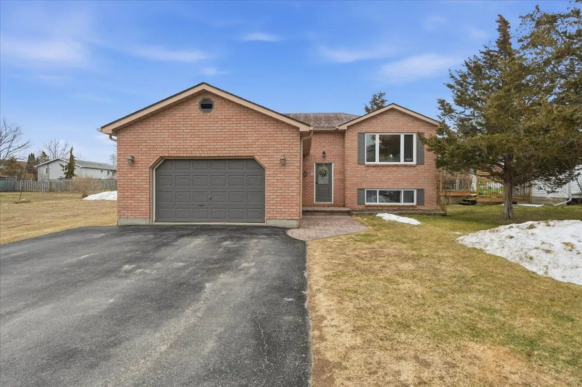 4 Harbourview CRES, Prince Edward County, ON K0K 3L0