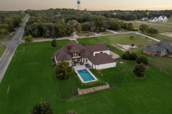 200 W Bozeman Lane, Fort Worth, TX 76108