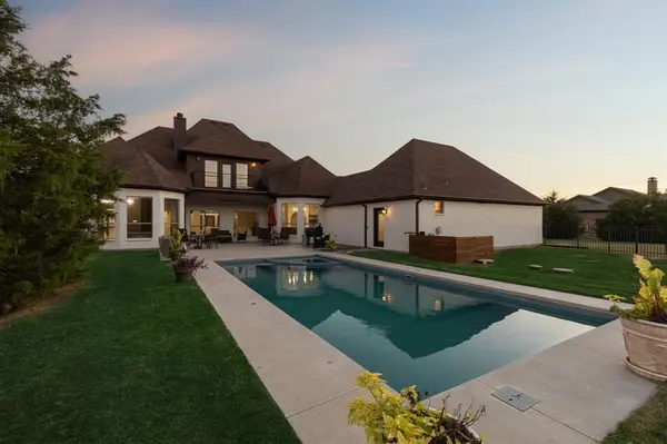 200 W Bozeman Lane, Fort Worth, TX 76108