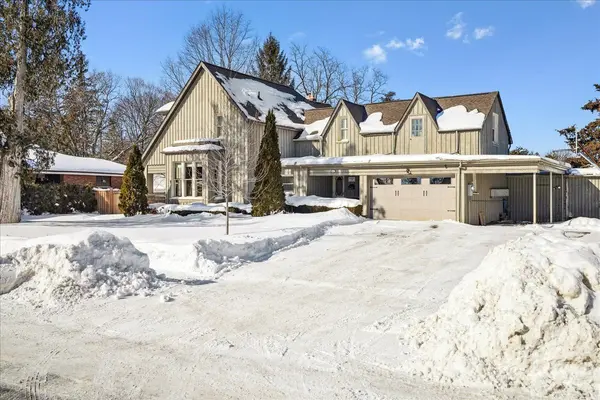 42 Royal RD, Aurora, ON L4G 1A9