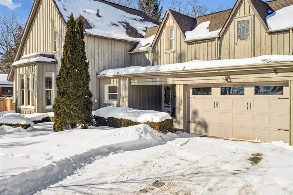 42 Royal RD, Aurora, ON L4G 1A9