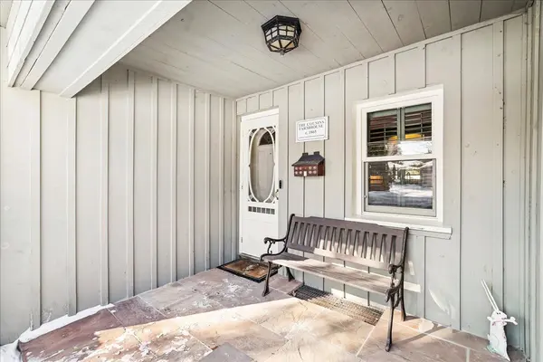 42 Royal RD, Aurora, ON L4G 1A9