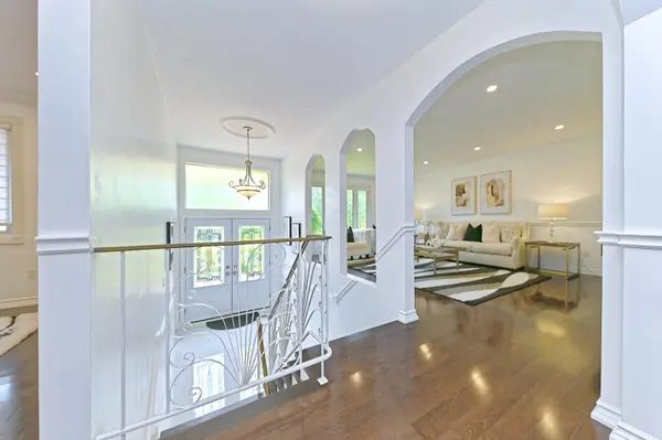 2101 Parkway DR, Burlington, ON L7P 1S5