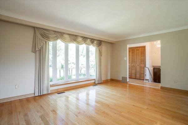 1296 Waterdown RD, Burlington, ON L7P 0T4