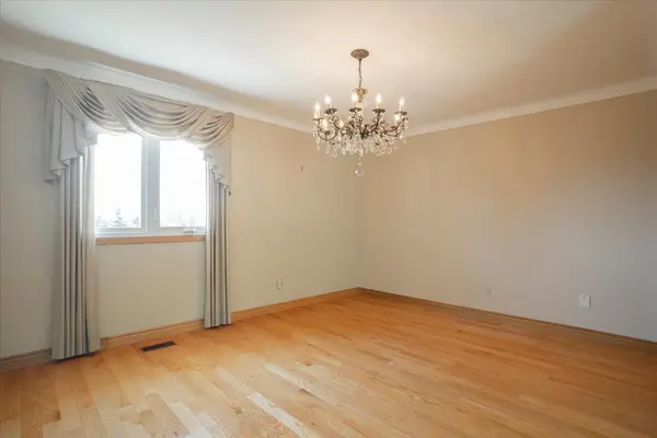 1296 Waterdown RD, Burlington, ON L7P 0T4