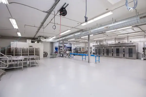 190 Hempstead DR, Hamilton, ON L8W 2E3