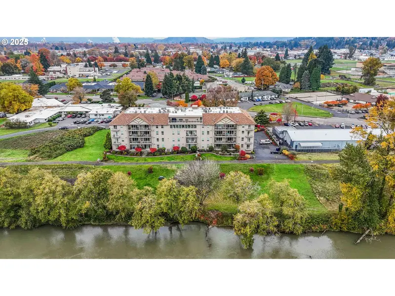 1548 RIVER RD #302, Longview, WA 98632