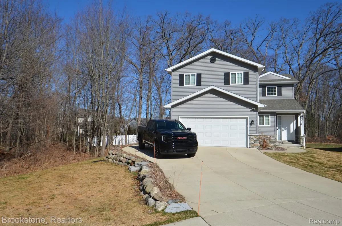 350 Fountain Park DR, Waterford Charter Township, MI 48327