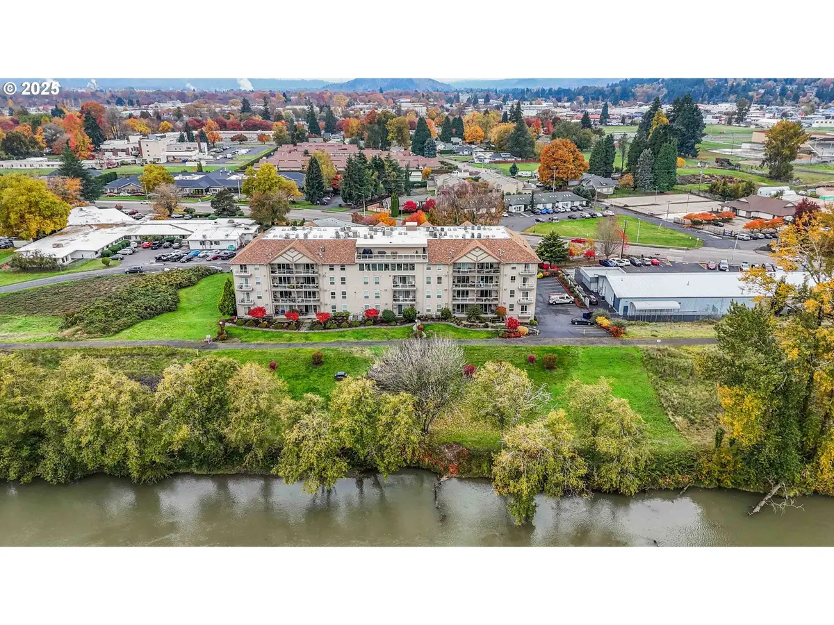 1548 RIVER RD #302, Longview, WA 98632