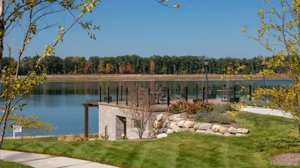 2636 Crystal Lake DR, Commerce Charter Township, MI 48382