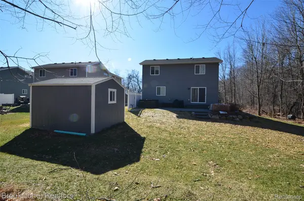 350 Fountain Park DR, Waterford Charter Township, MI 48327