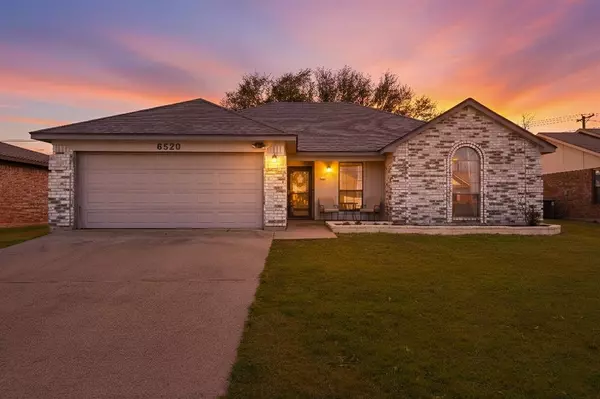 6520 Kary Lynn Drive S, Watauga, TX 76148