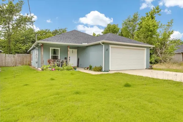 311 W Oak Street, Whitewright, TX 75491